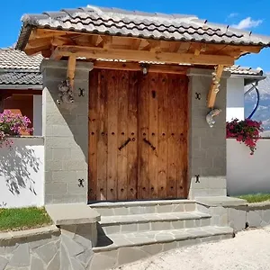 B Vishe Auberge de jeunesse Gjirokastër